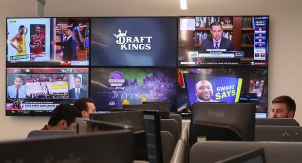 Букмекера DraftKings подозревают в нелегальных ставках и отмывании денег. Его акции рухнули на 11%