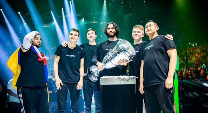 Победа Outsiders на IEM RIO Major 2022 принесла беттору почти 1 млн рублей