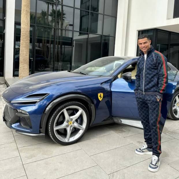 Роналду показал свой новый автомобиль