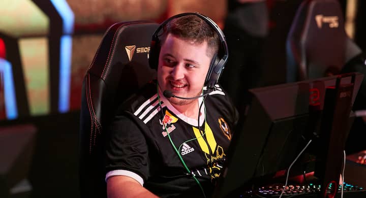 ZywOo продлил контракт с Team Vitality до конца 2026 года