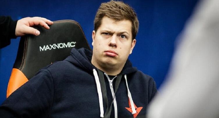 Бетторы уверены в успехе FaZe Clan в матче с Virtus.pro на 93%, у букмекеров другое мнение