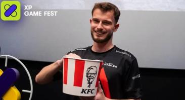 Приз лучшему игроку турнира — ведро крыльев из KFC