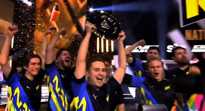 NAVI заработали 400 тысяч долларов за победу над G2 в финале Esports World Cup 2024