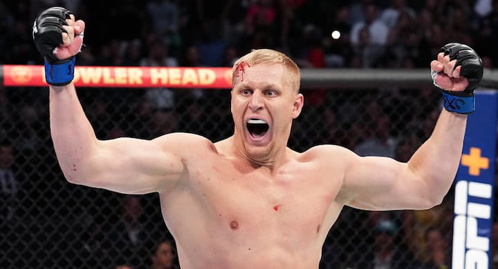 Российский гигант ожидаемо прервал серию поражений в UFC