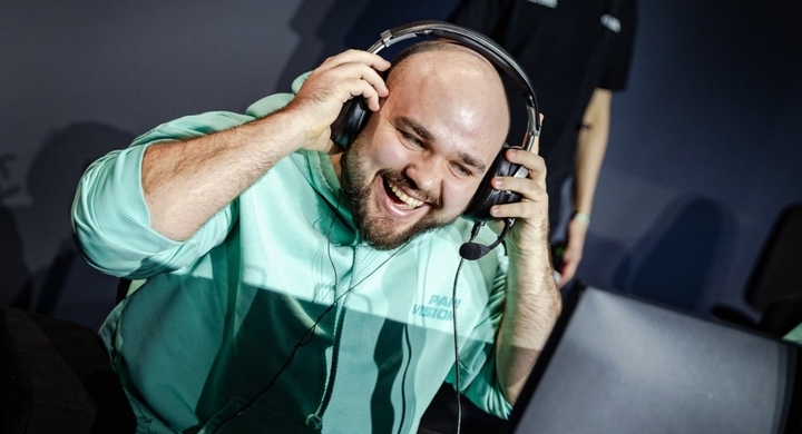 Российский болельщик проиграл 150 тысяч рублей, поставив на матчи по Dota 2