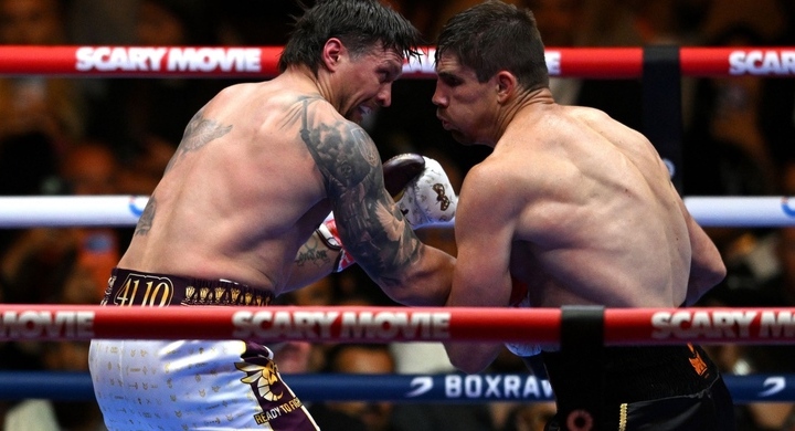 Усик победил кикбоксера Верхувена и сохранил титул WBC. Букмекеры не сомневались в украинце до боя