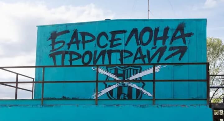 БК «Пари» продолжает противостоять «Барселоне». В городах России появились граффити против каталонцев