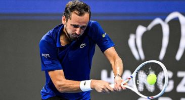 Медведев выиграл турнир ATP, одолев «родственника» Рублева. Вероятность титула была менее 50%