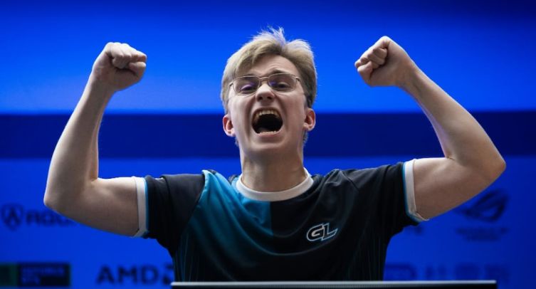 Россиянин выиграл более миллиона рублей на киберспорте