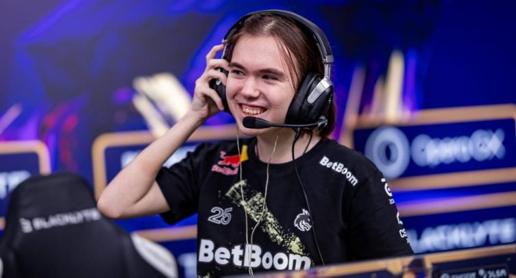 Букмекеры назвали фаворитов полуфиналов ESL Pro League по CS2